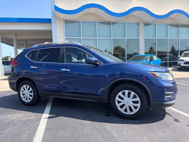 Used 2017 Nissan Rogue S w/ S Appearance Package AWD/4WD image 4