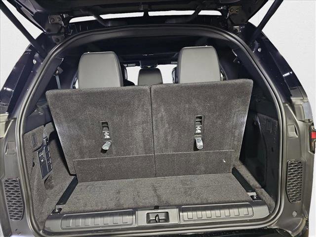 New 2025 Land Rover Discovery Dynamic SE AWD/4WD image 12