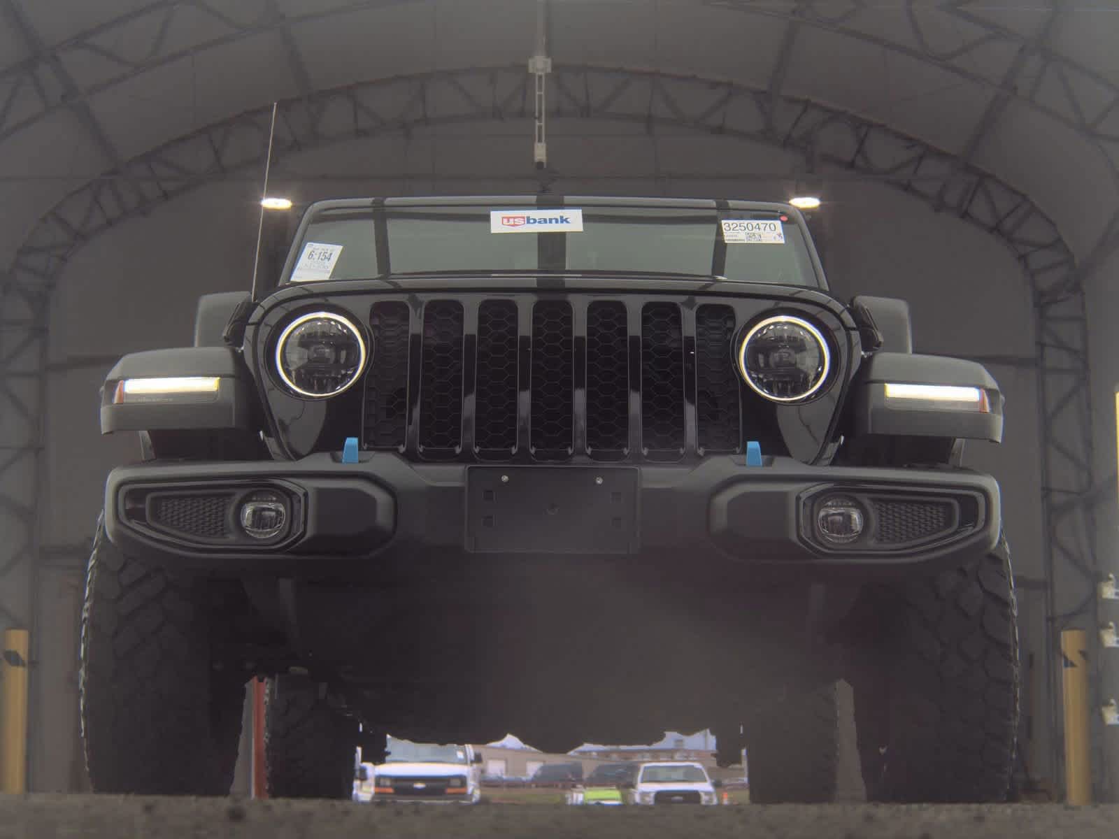 Used 2023 Jeep Wrangler Unlimited w/ Sun & Screen Package image 6