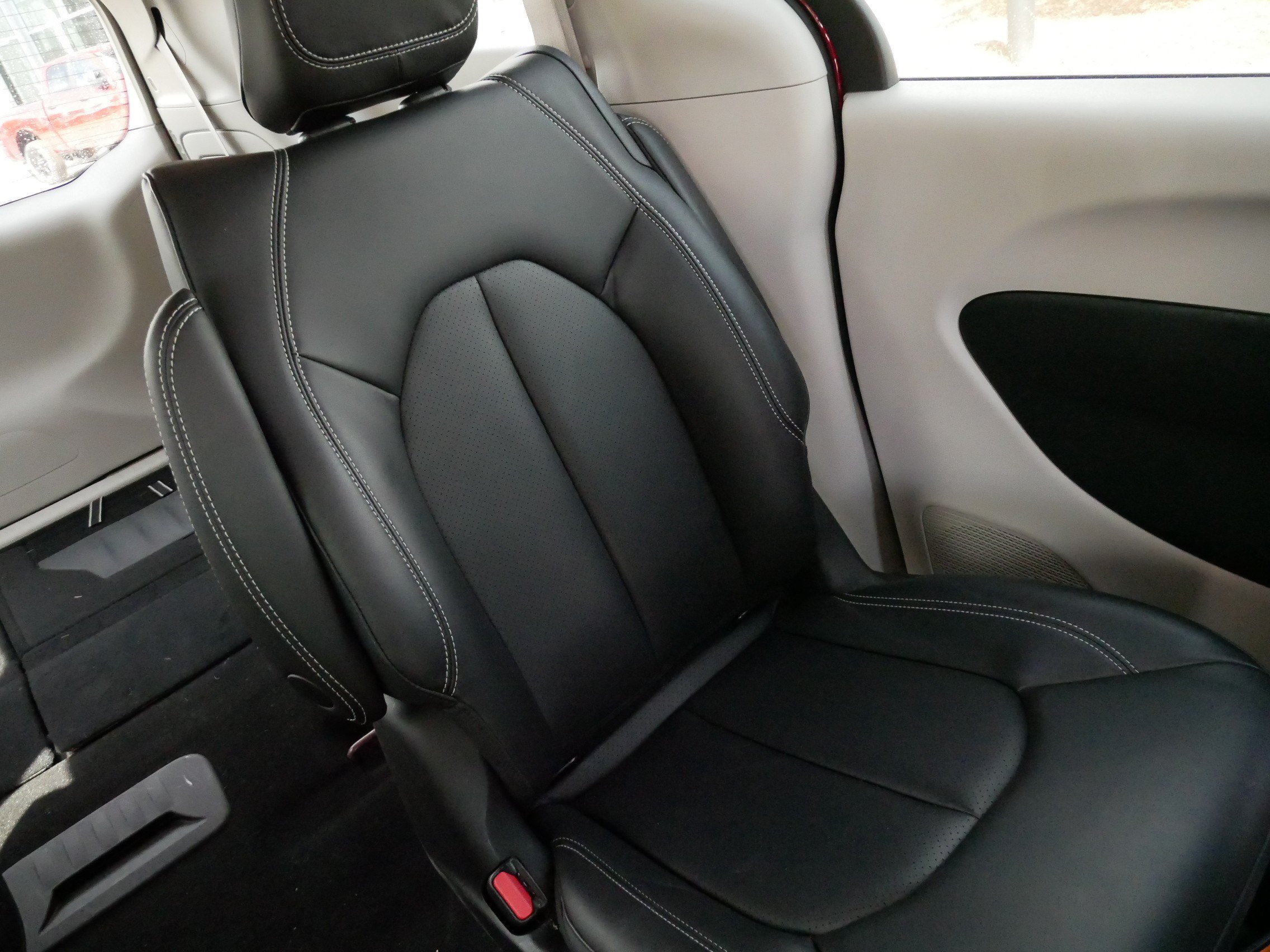Used 2023 Chrysler Pacifica Touring-L FWD image 14