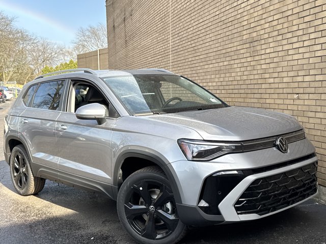 New 2025 Volkswagen Taos SEL image 2