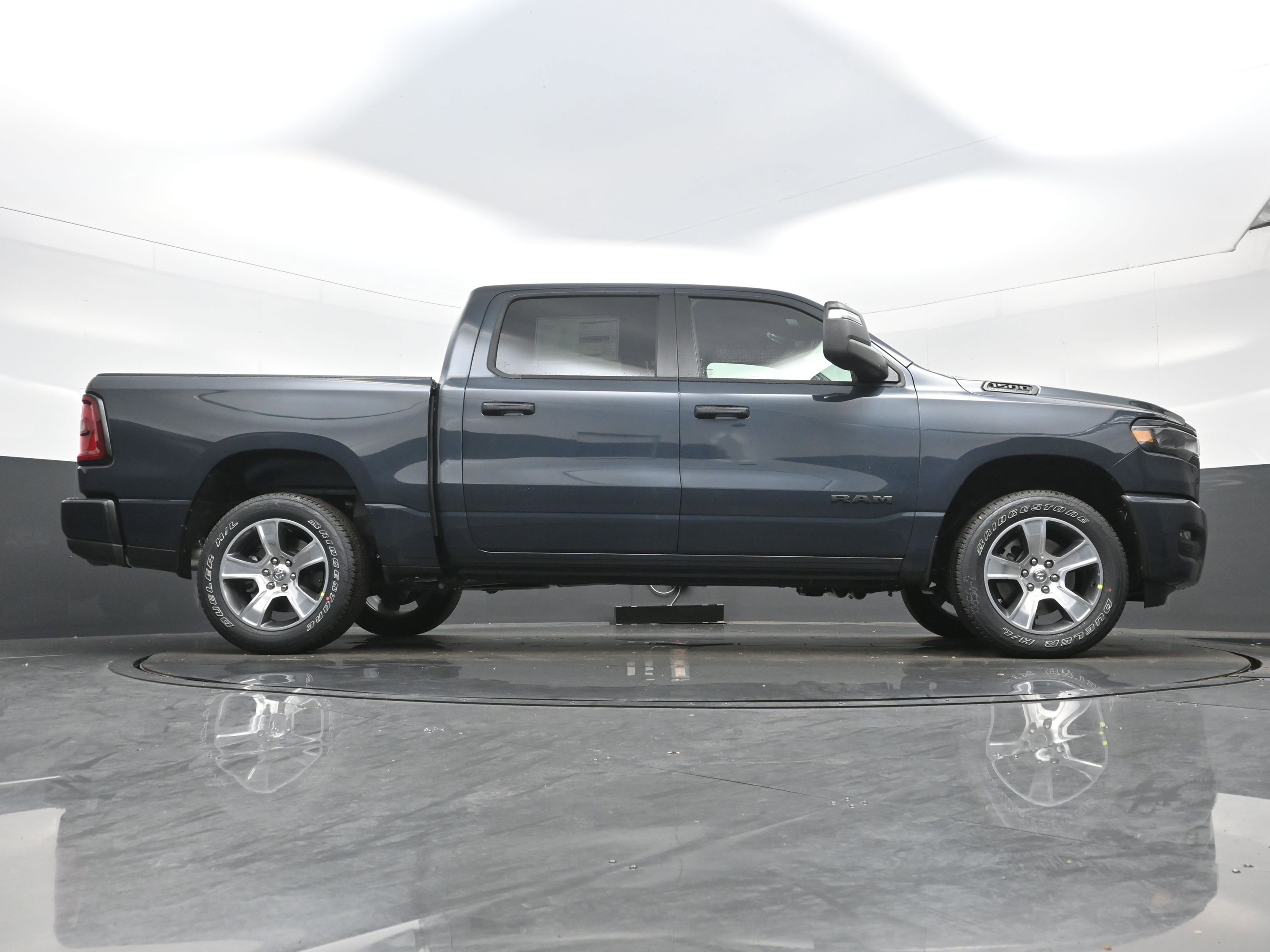 New 2026 RAM 1500 Express AWD/4WD image 16