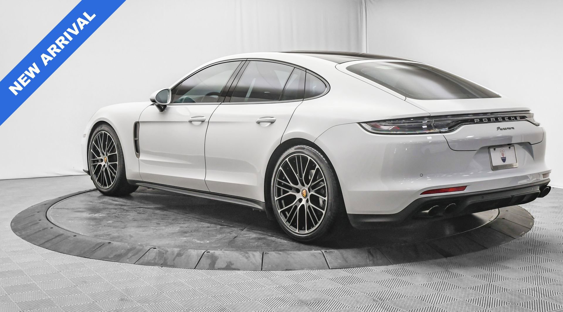 Used 2022 Porsche Panamera Platinum Edition image 5