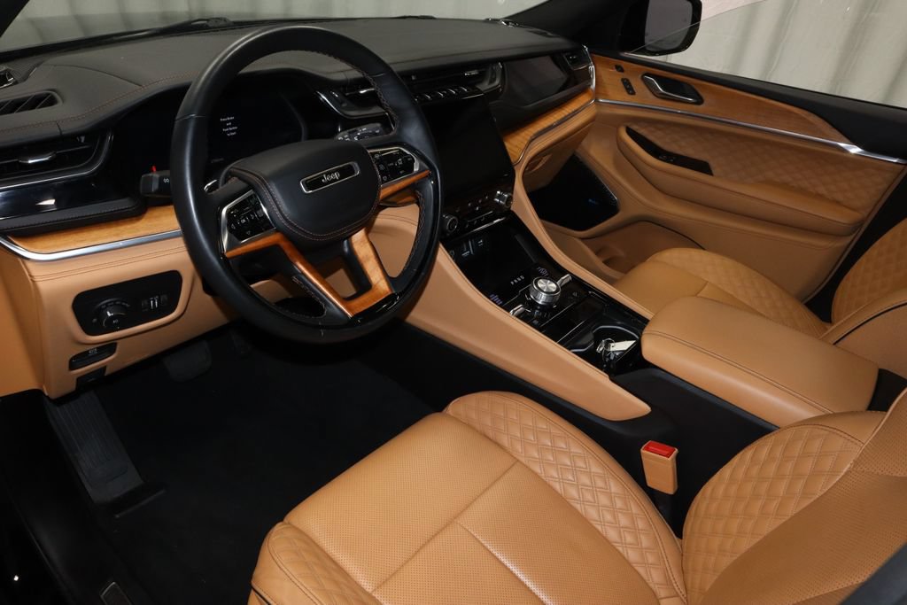 Used 2025 Jeep Grand Cherokee Summit AWD/4WD image 26