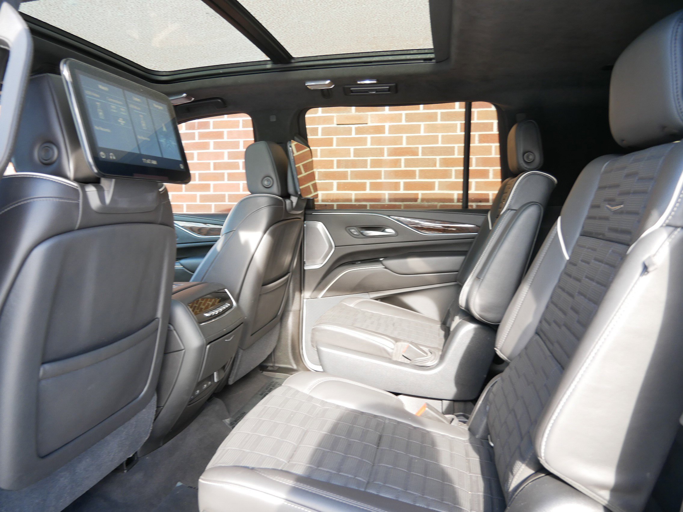 Used 2021 Cadillac Escalade ESV Sport Platinum w/ Heavy-Duty Trailer Package image 10