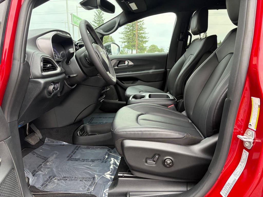 New 2026 Chrysler Pacifica Select AWD/4WD image 11