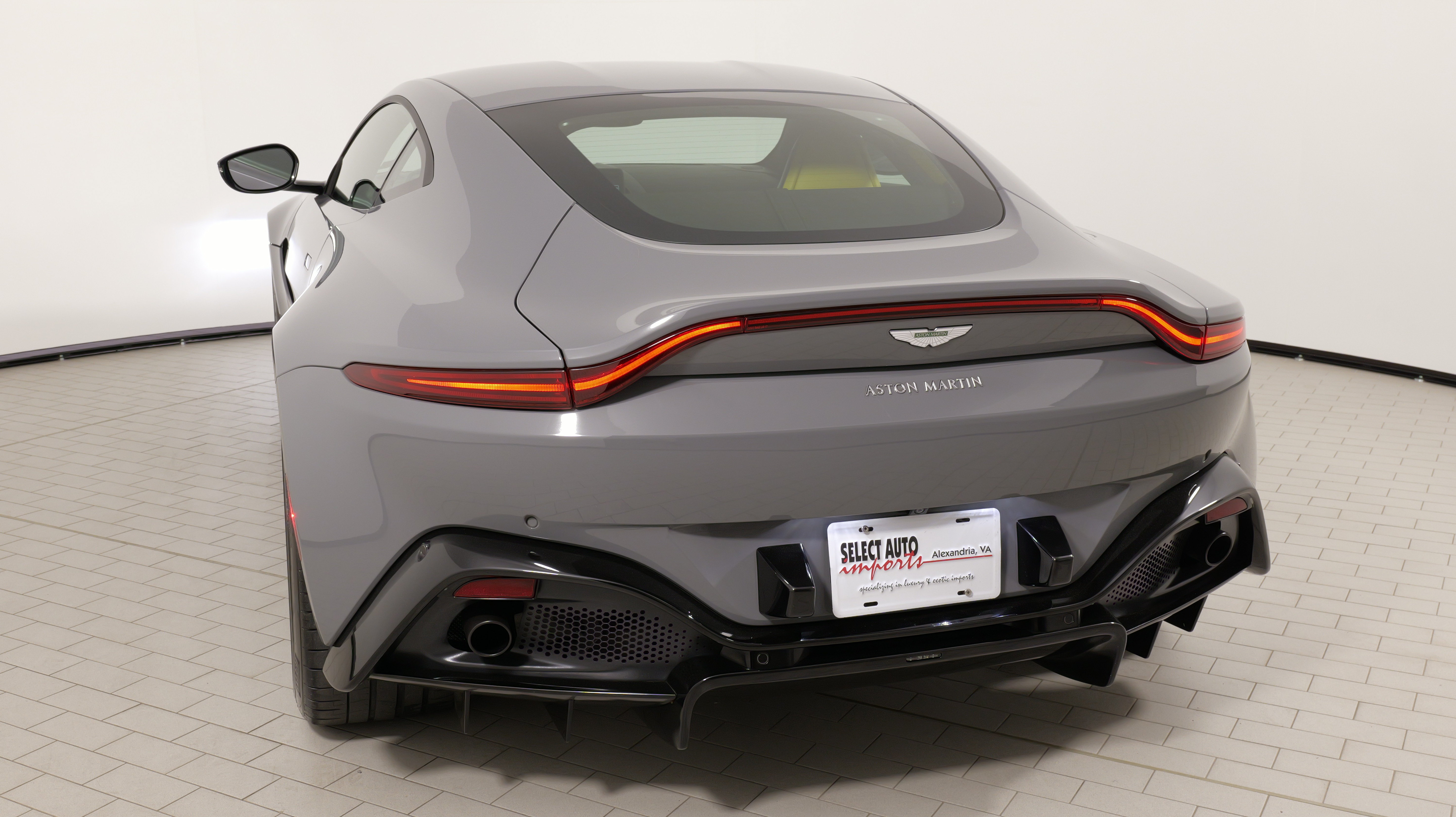 Used 2019 Aston Martin V8 Vantage Coupe RWD image 19