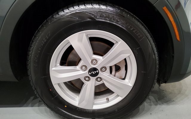 Used 2023 Kia Sorento LX image 41