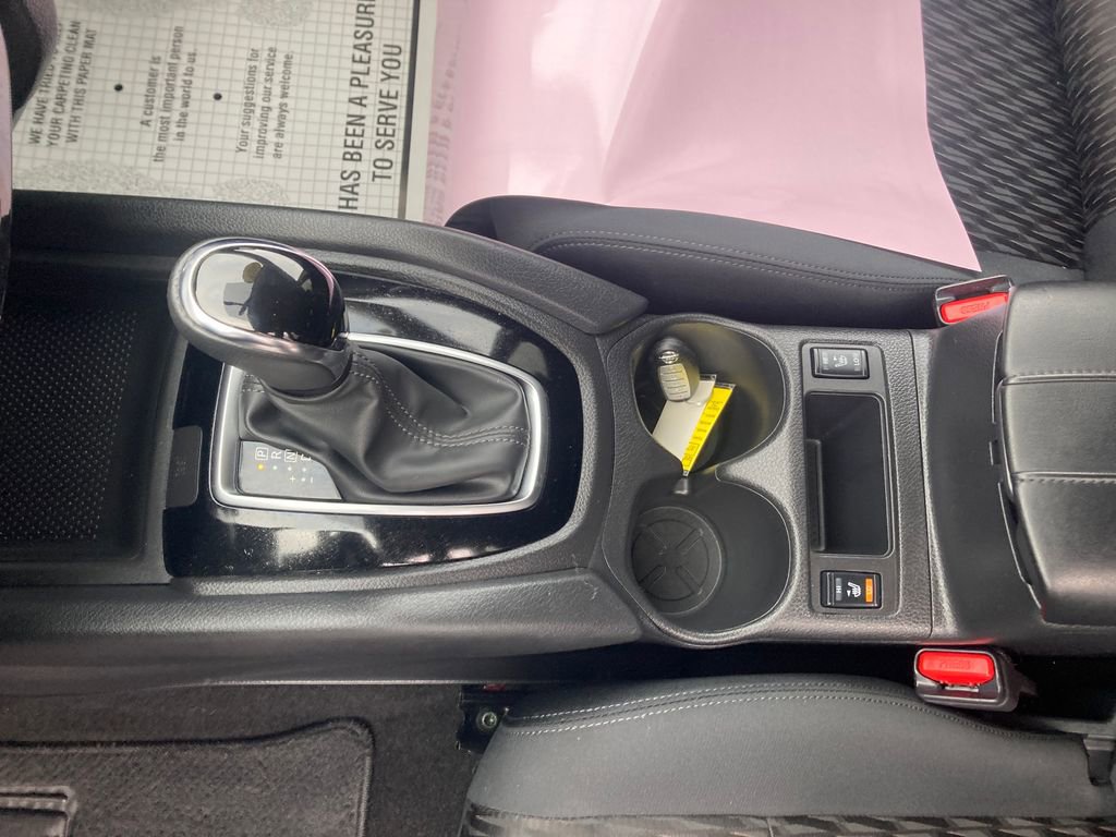 Used 2018 Nissan Rogue SV w/ Premium Package image 34
