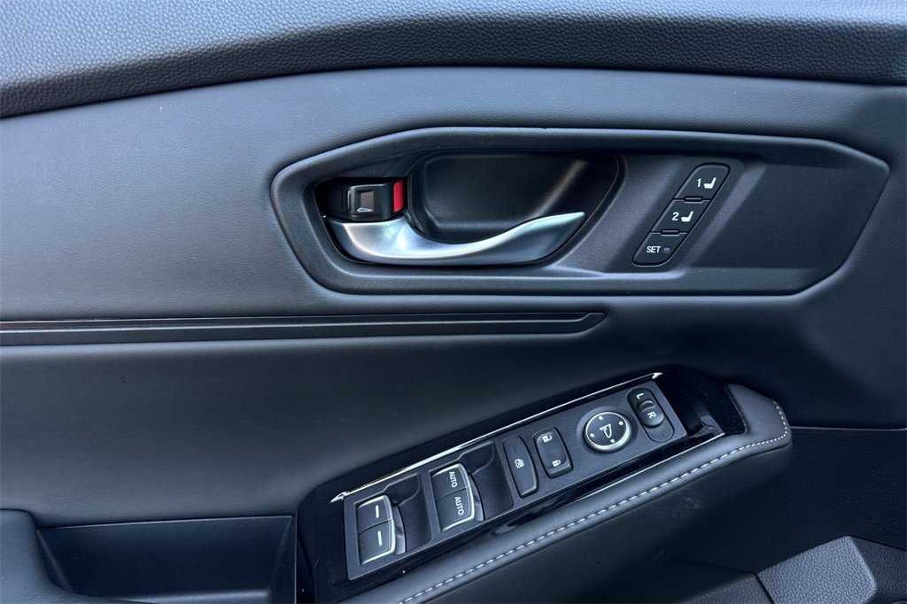 Used 2023 Honda Accord Touring image 11