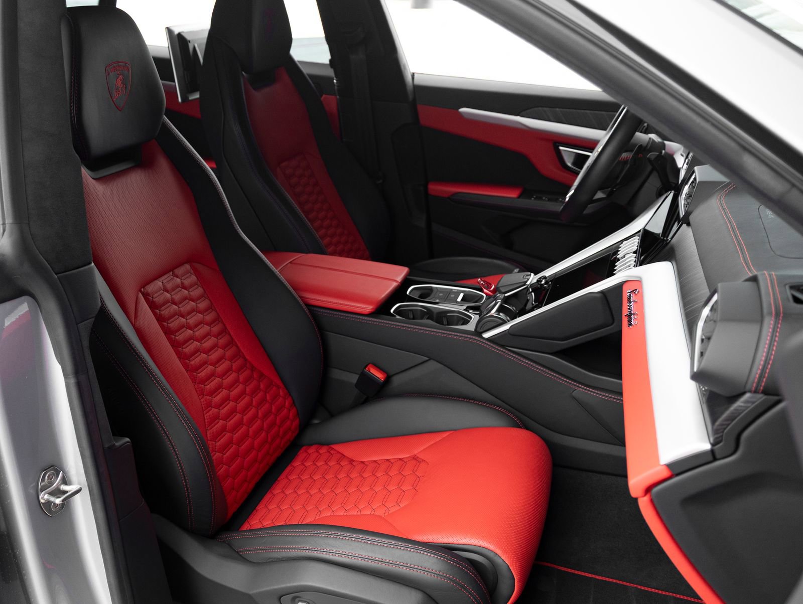 Used 2020 Lamborghini Urus image 48