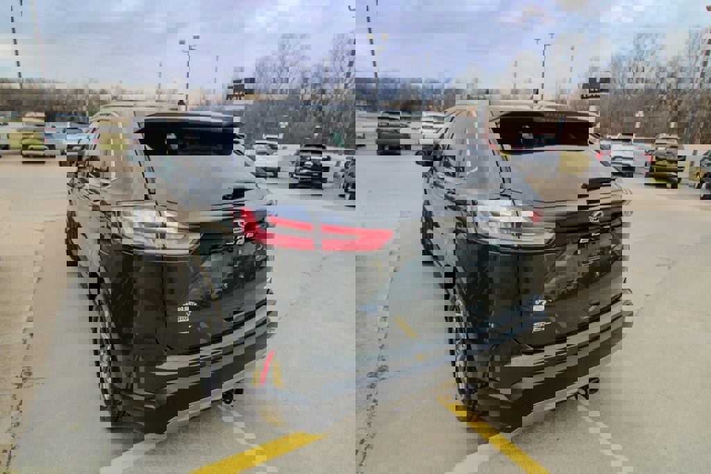 Used 2024 Ford Edge SEL w/ Convenience Package image 4