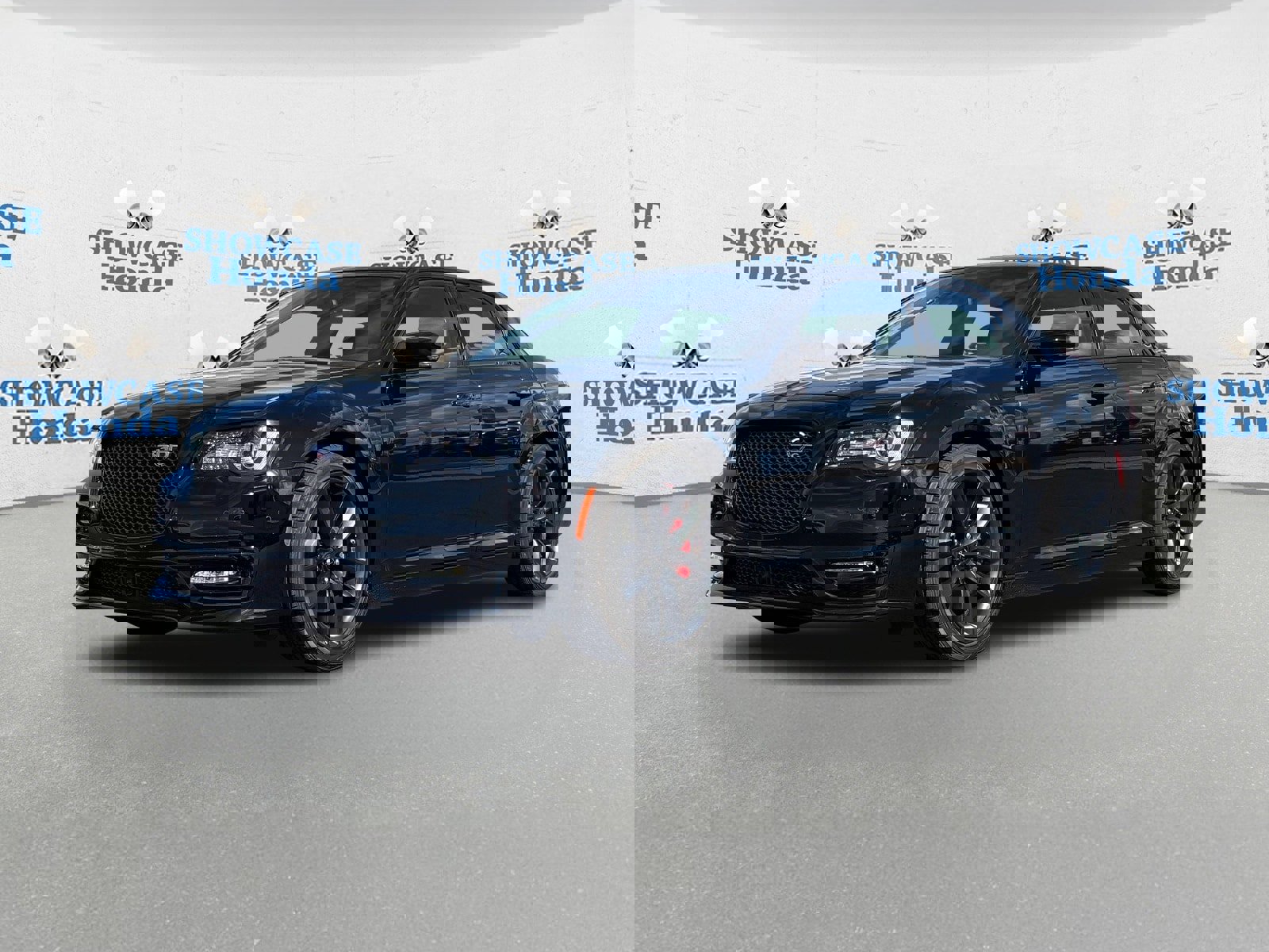 Used 2023 Chrysler 300 C image 2