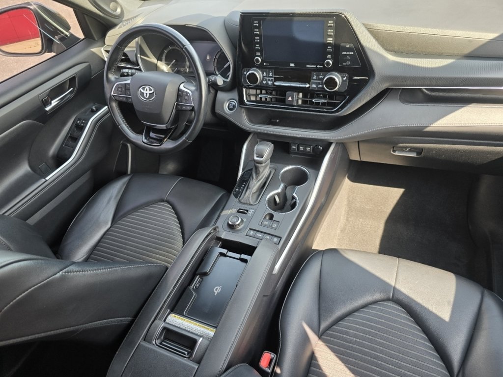 Used 2021 Toyota Highlander XSE AWD/4WD image 25