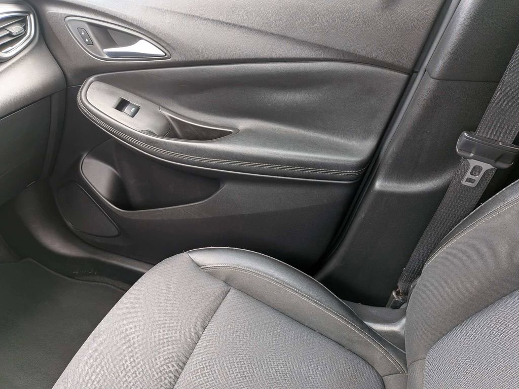 Used 2022 Buick Encore GX Select image 19