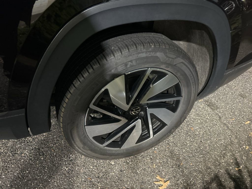 Used 2025 Volkswagen Atlas SE image 27