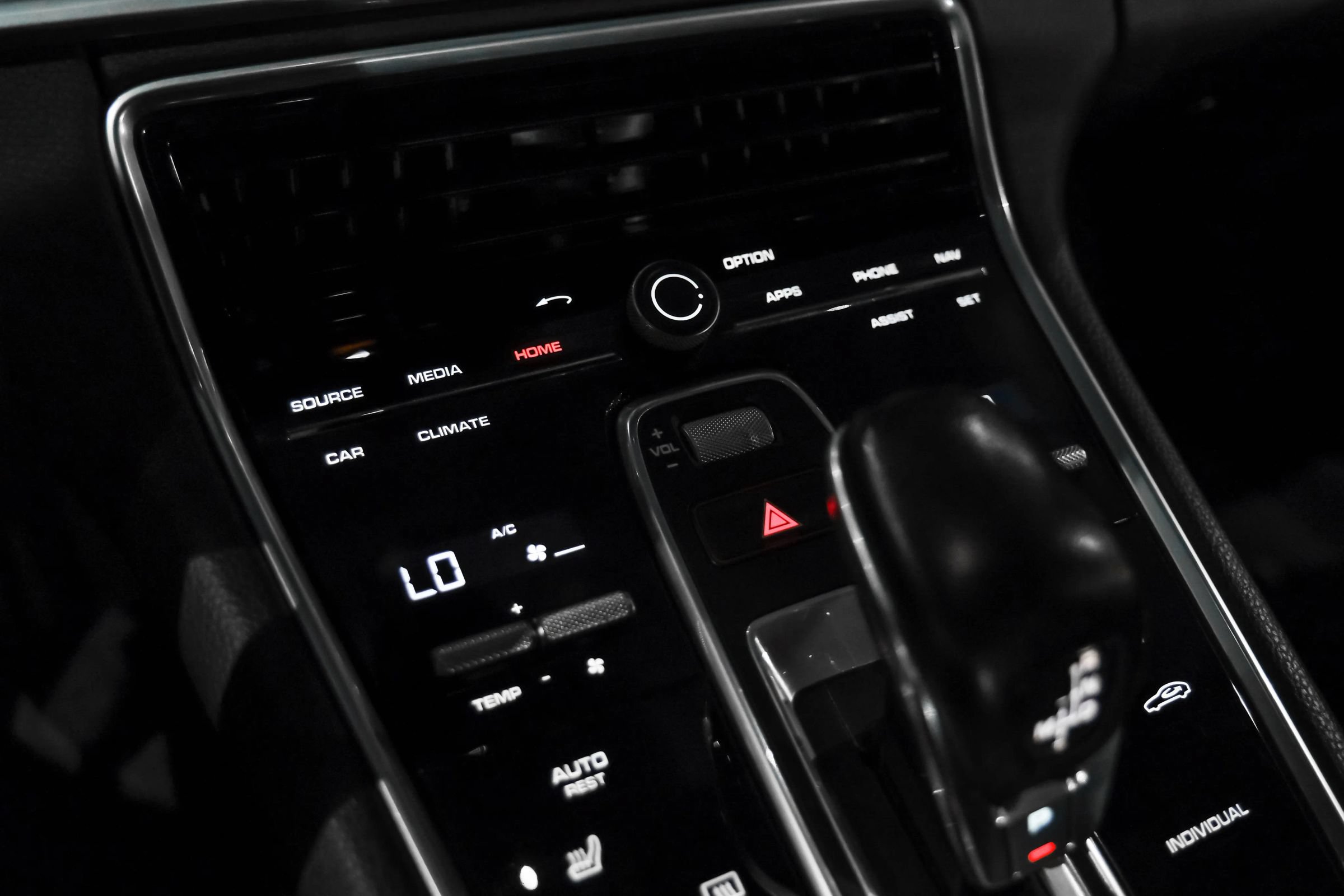 Used 2019 Porsche Panamera 4 AWD/4WD image 26