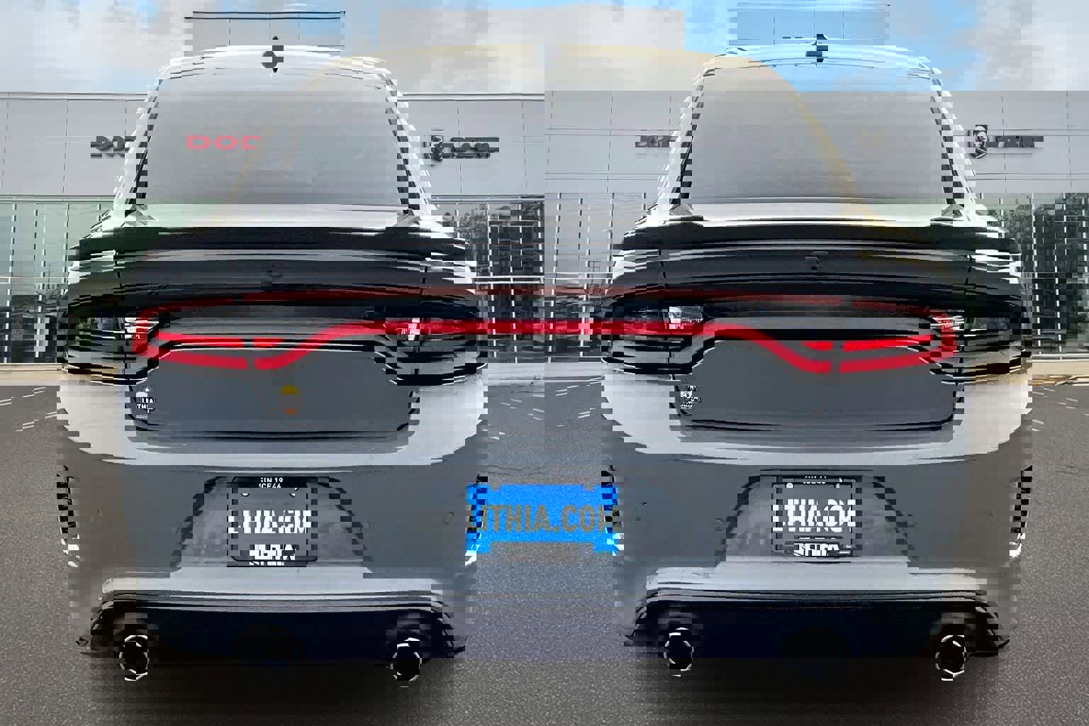 Used 2023 Dodge Charger R/T w/ Technology Group image 5