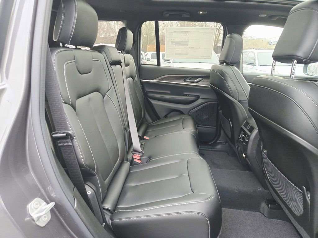 New 2025 Jeep Grand Cherokee Limited image 15