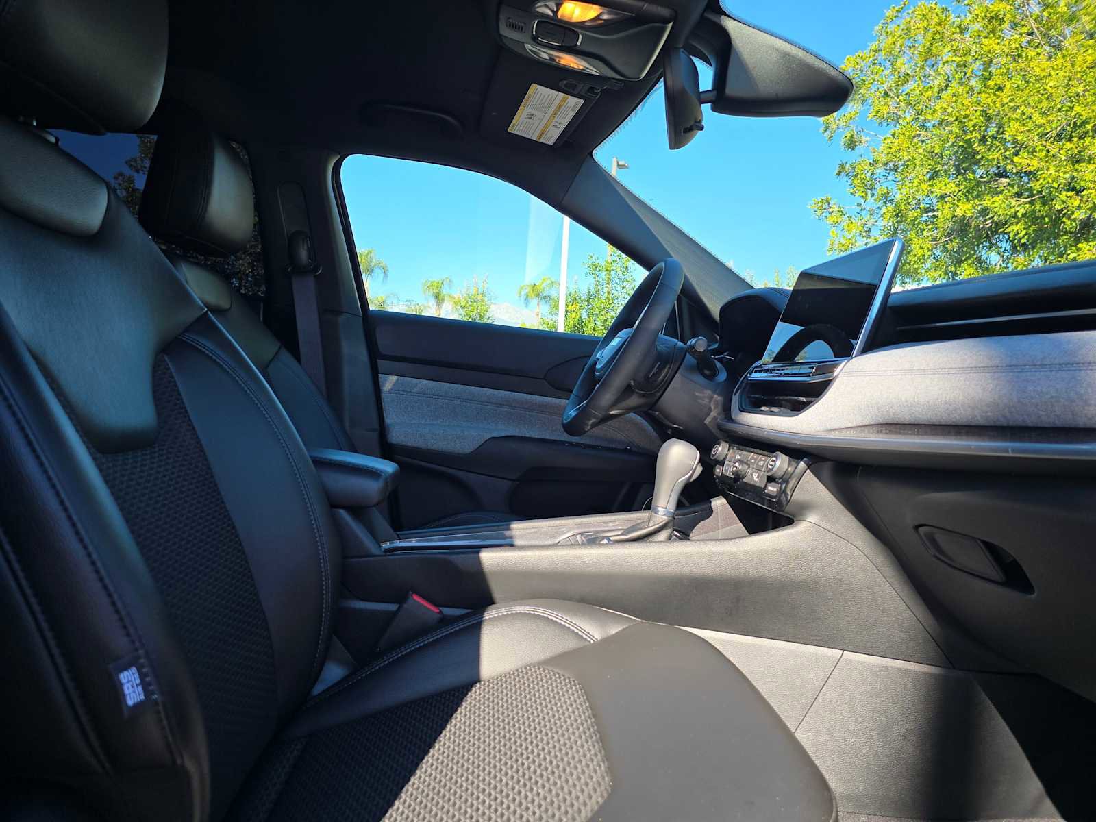 Used 2023 Jeep Compass Latitude image 11