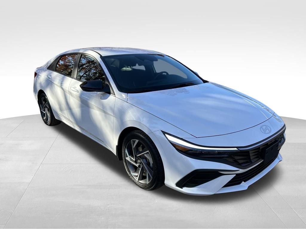 Certified 2025 Hyundai Elantra Sport image 8