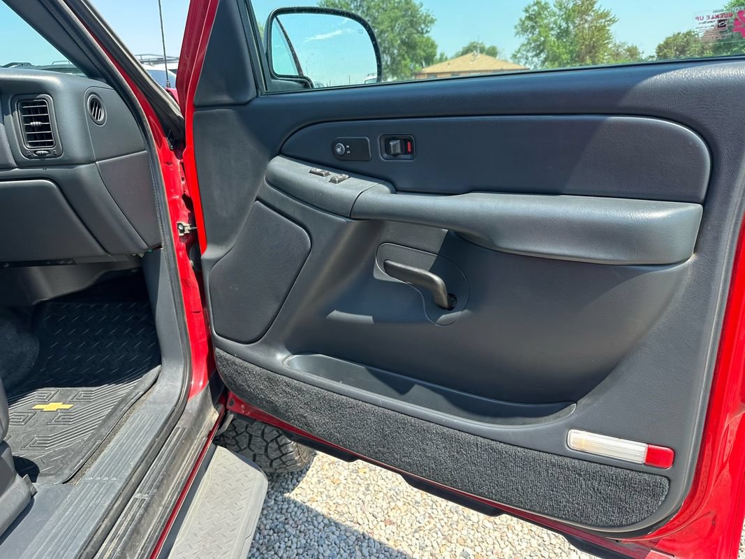 Used 2002 Chevrolet Avalanche 2500 w/ Convenience Pkg AWD/4WD image 13