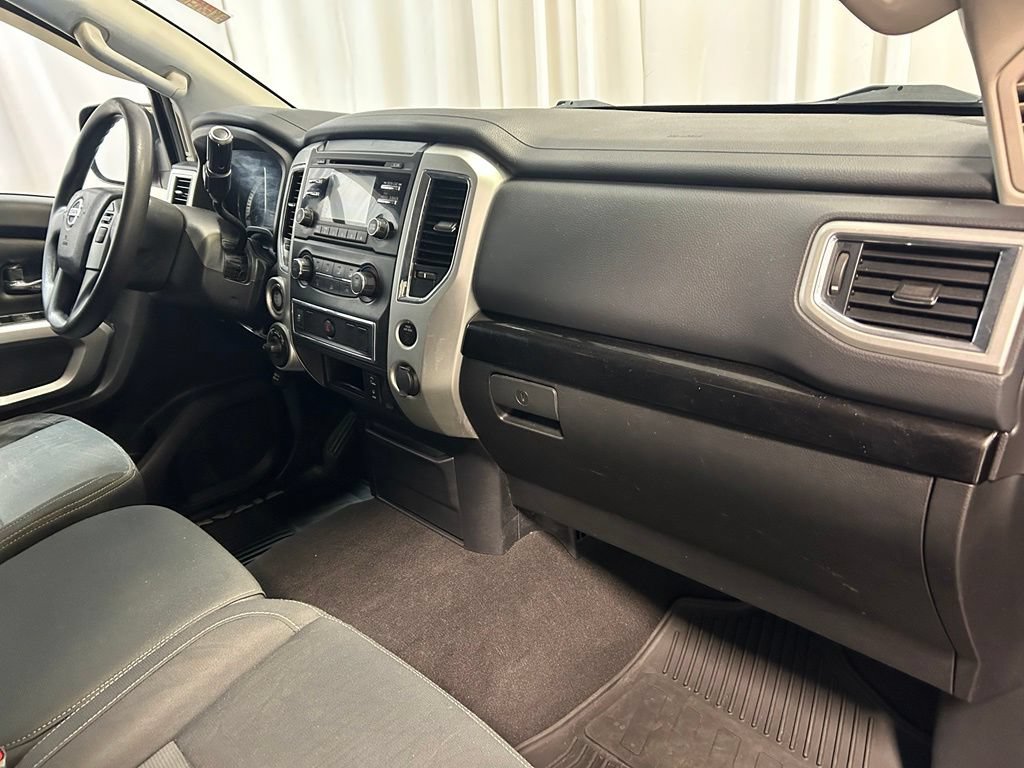 Used 2018 Nissan Titan SV AWD/4WD image 20