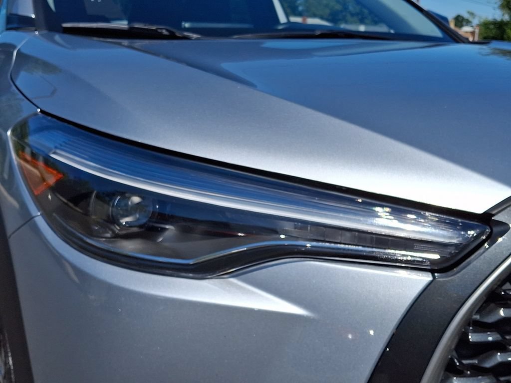 Certified 2025 Toyota Corolla Cross XLE FWD image 9
