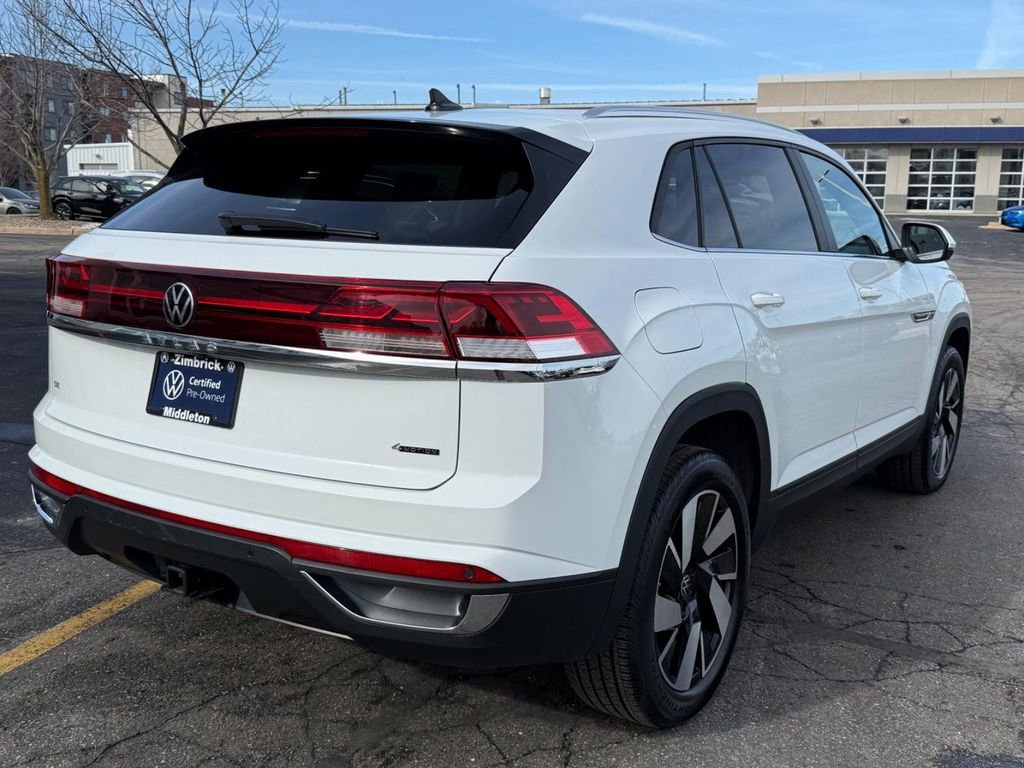 Certified 2025 Volkswagen Atlas Cross Sport SE image 3
