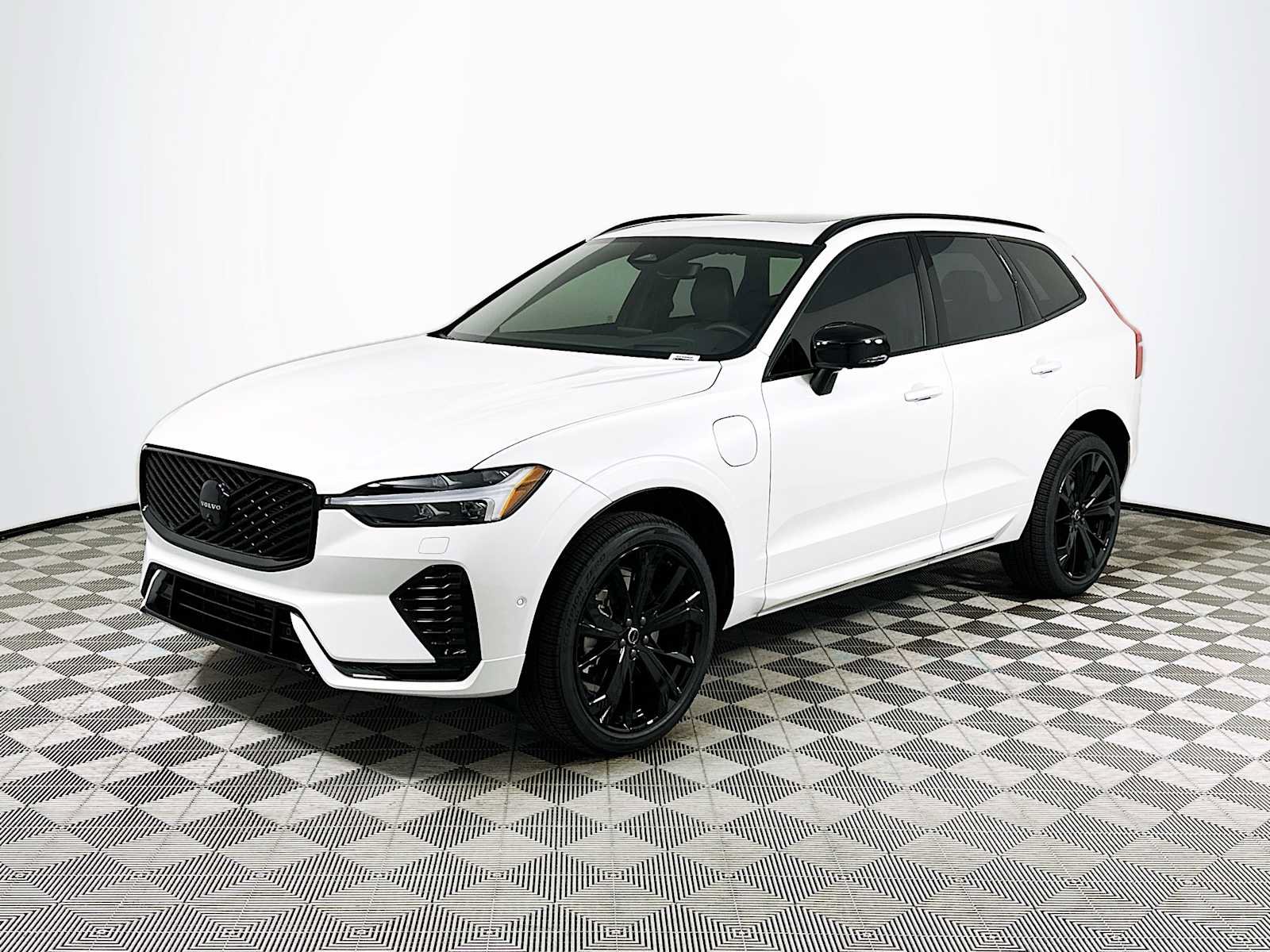 New 2026 Volvo XC60 T8 Ultra w/ Climate Package PRO AWD/4WD image 3