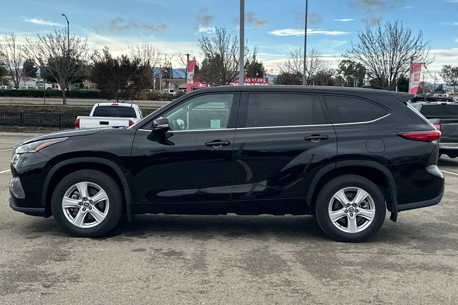 Used 2021 Toyota Highlander LE image 7