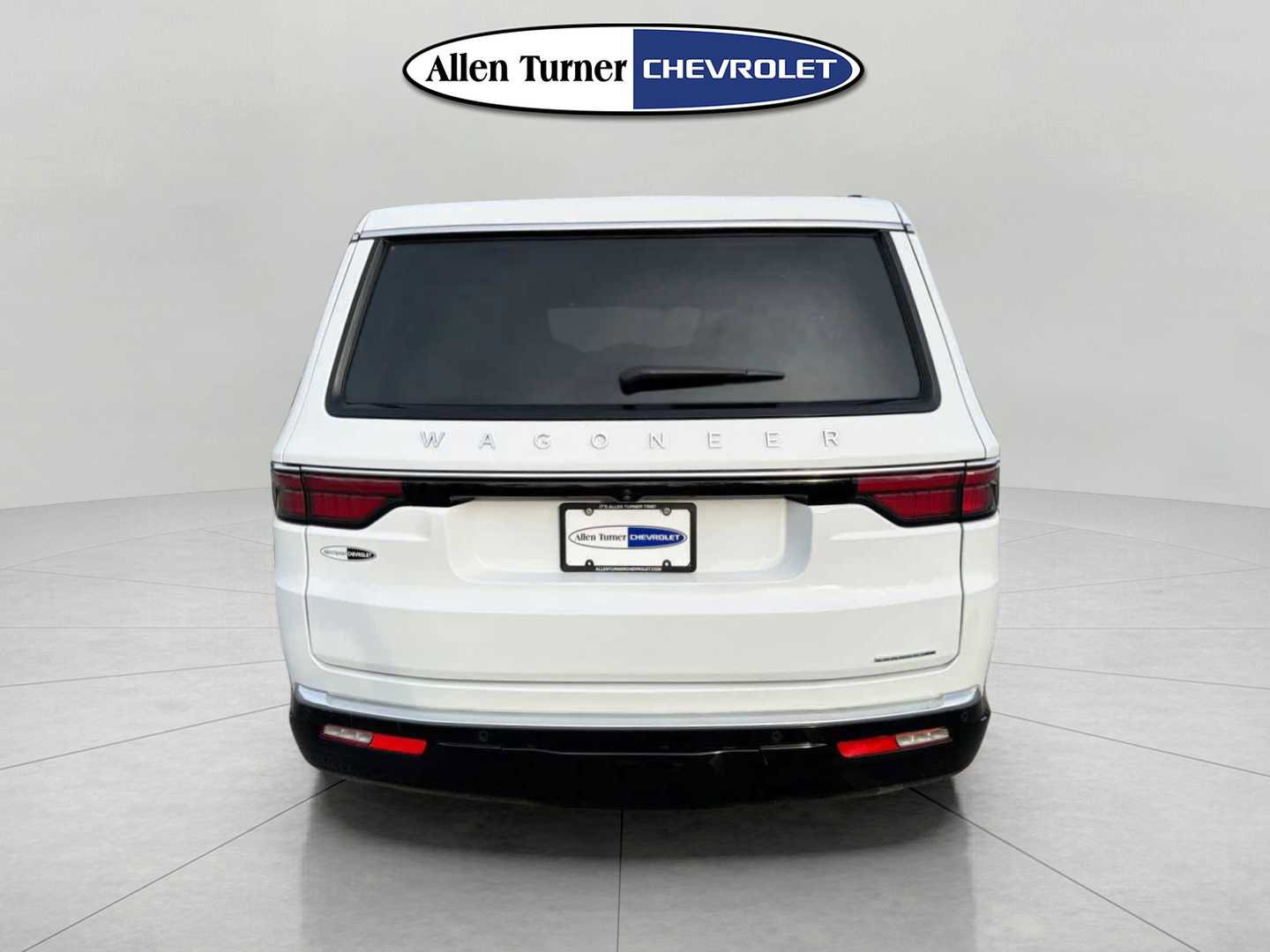 Used 2024 Jeep Wagoneer Series II w/ Flexible Seating Group image 5