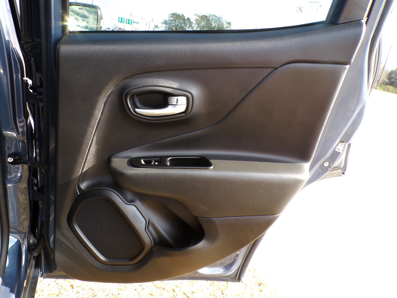 Used 2020 Jeep Renegade Altitude image 29