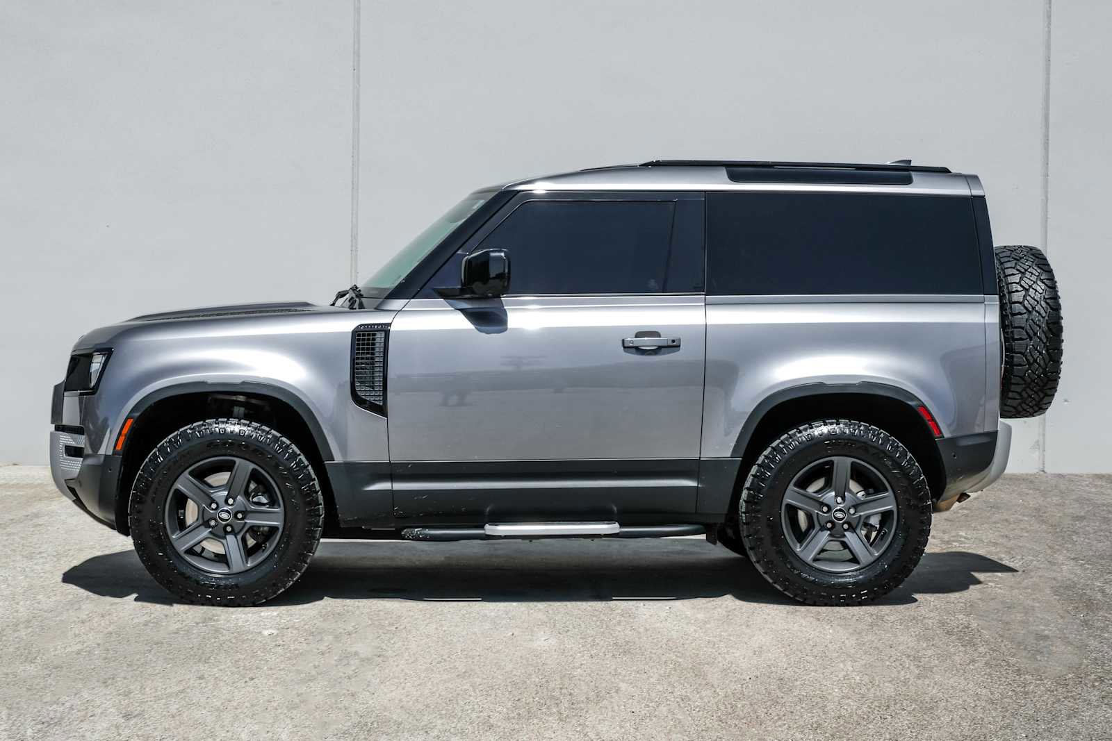 Used 2022 Land Rover Defender 90 image 11