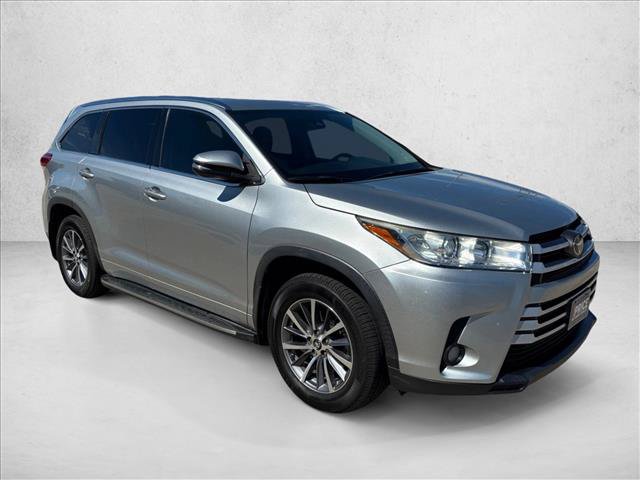 Used 2017 Toyota Highlander XLE FWD image 3