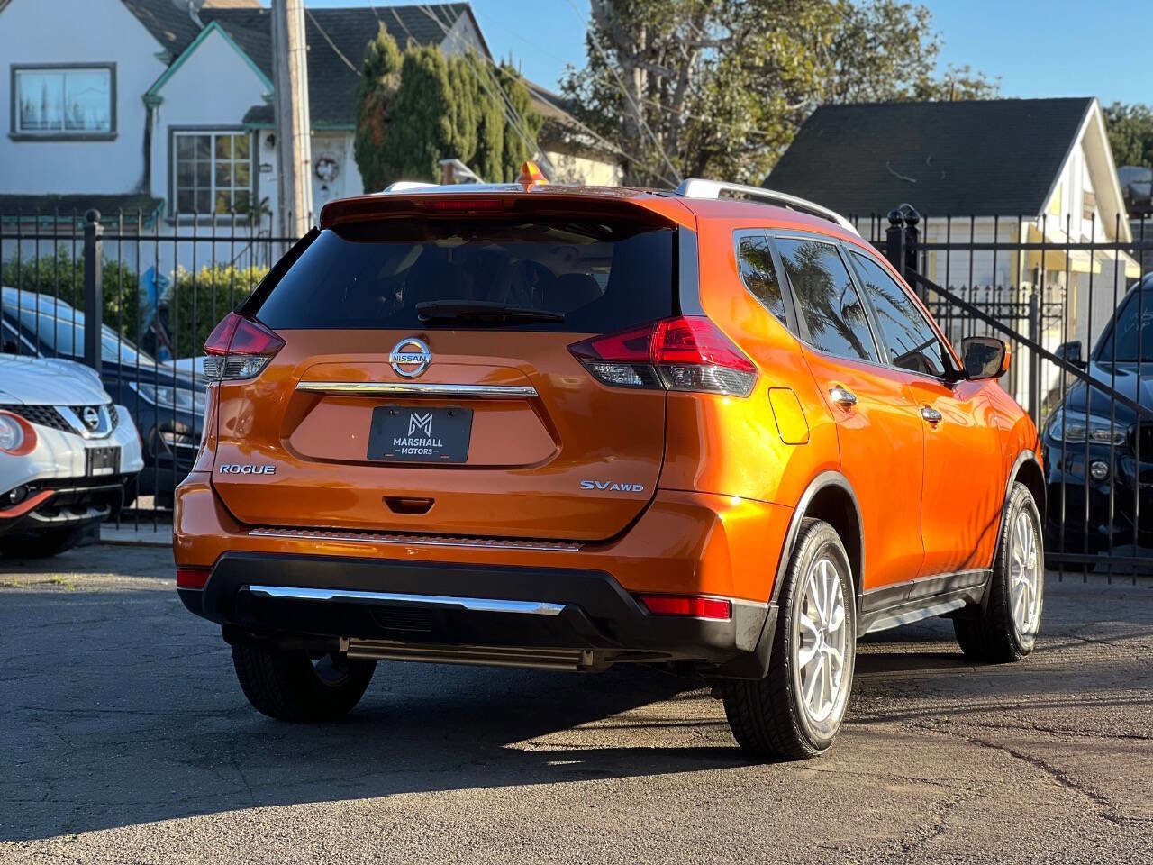 Used 2017 Nissan Rogue SV image 4
