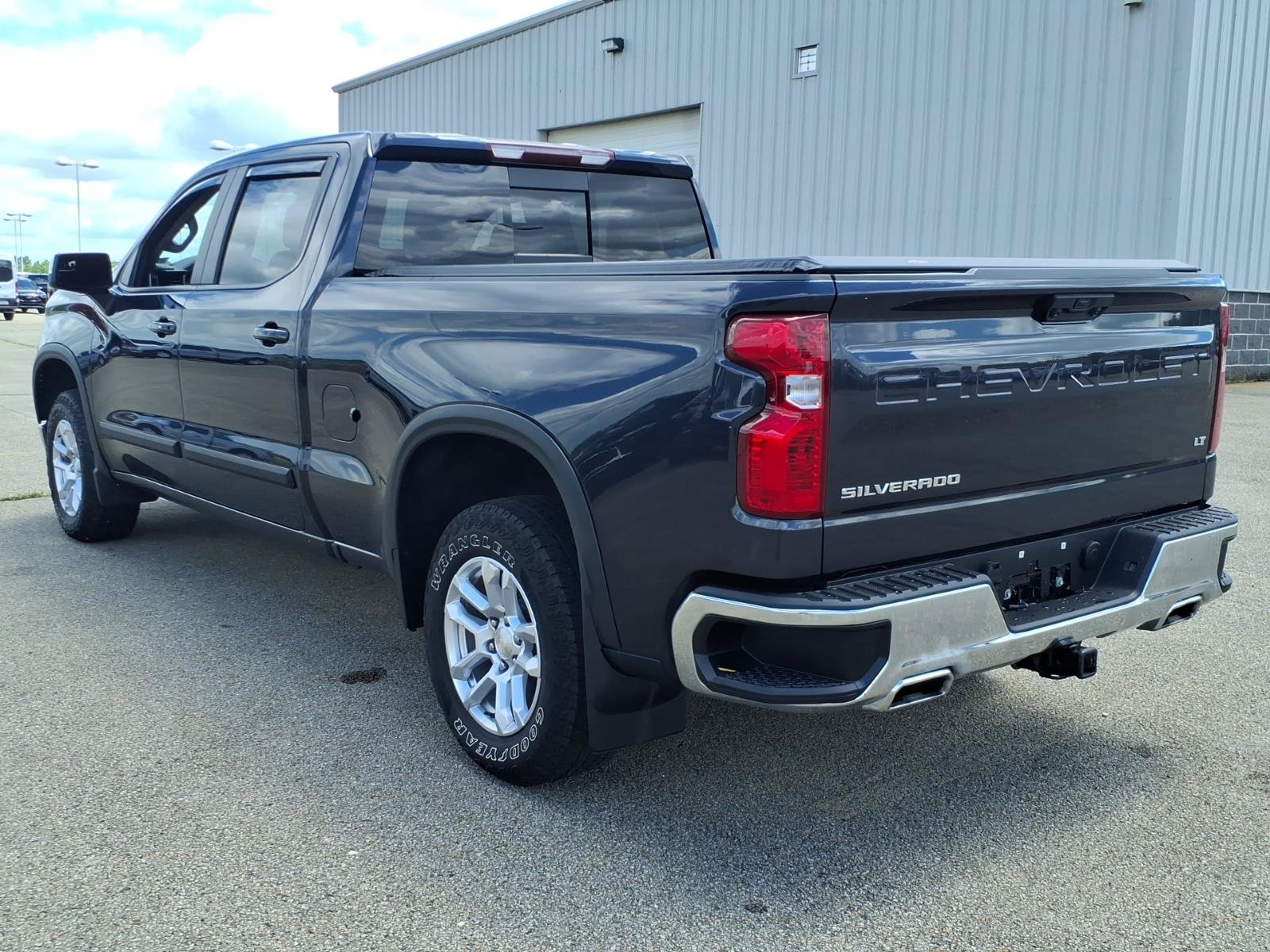 Used 2023 Chevrolet Silverado 1500 LT AWD/4WD image 5