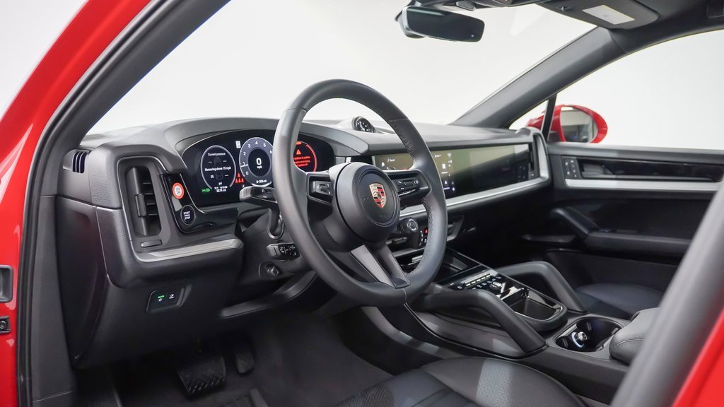 Certified 2025 Porsche Cayenne Coupe image 4