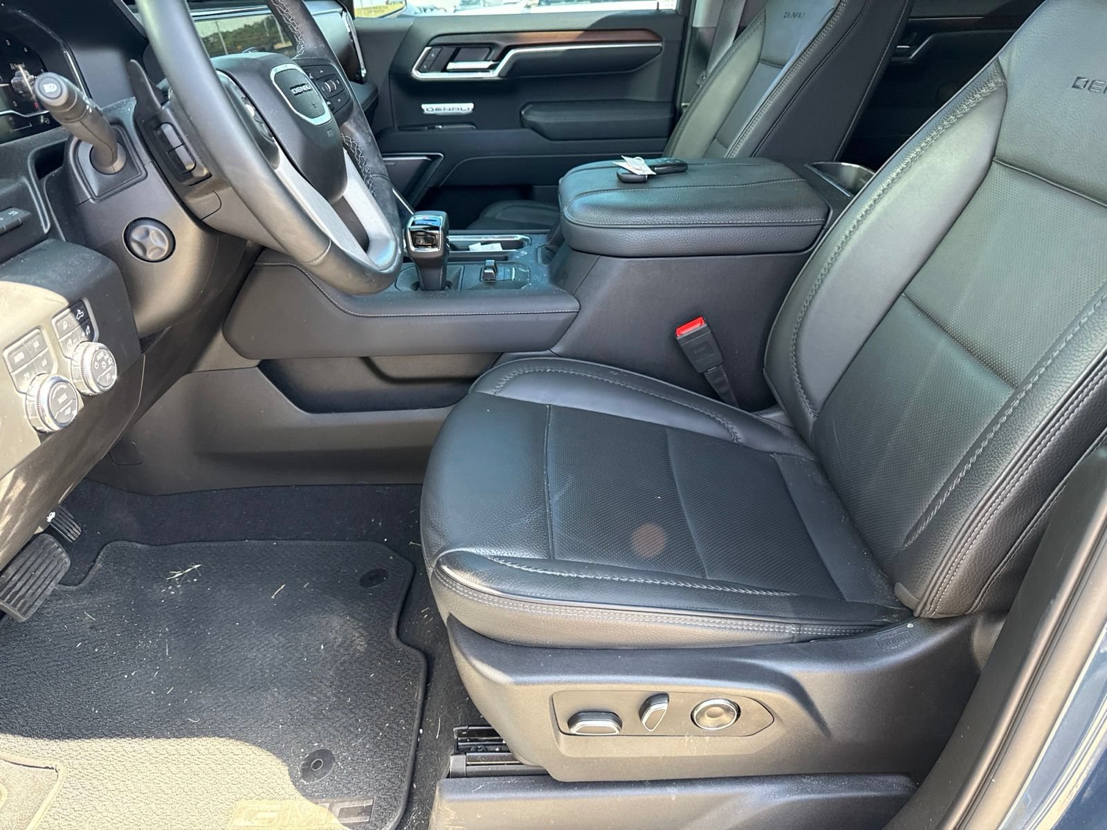 Used 2025 GMC Sierra 1500 Denali w/ Technology Package AWD/4WD image 16