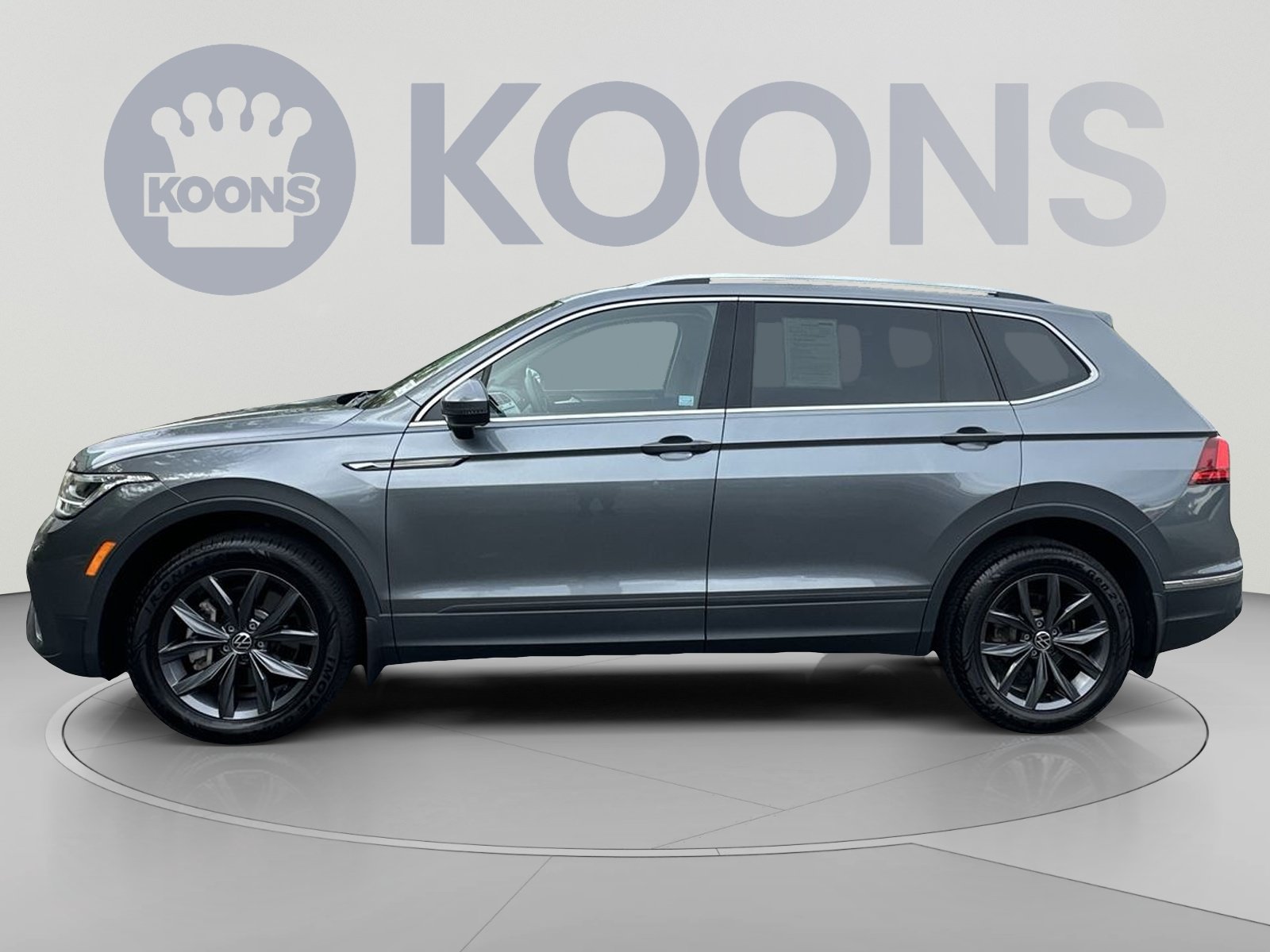 Used 2023 Volkswagen Tiguan SE w/ Panoramic Sunroof Package AWD/4WD image 7