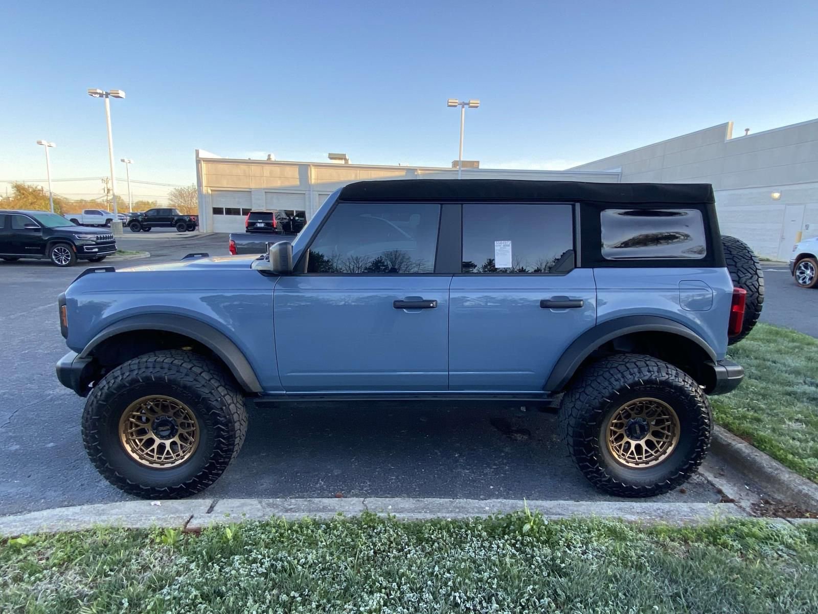 Used 2023 Ford Bronco Black Diamond image 5