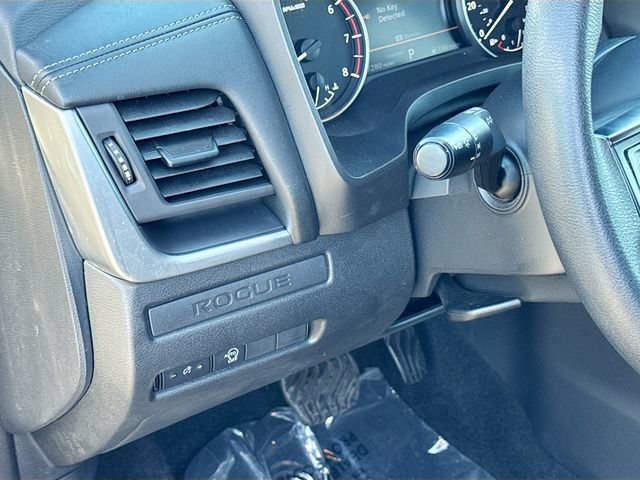 Used 2024 Nissan Rogue S FWD image 10