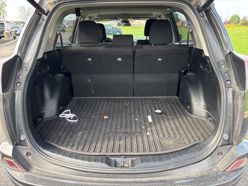 Used 2018 Toyota RAV4 XLE image 10