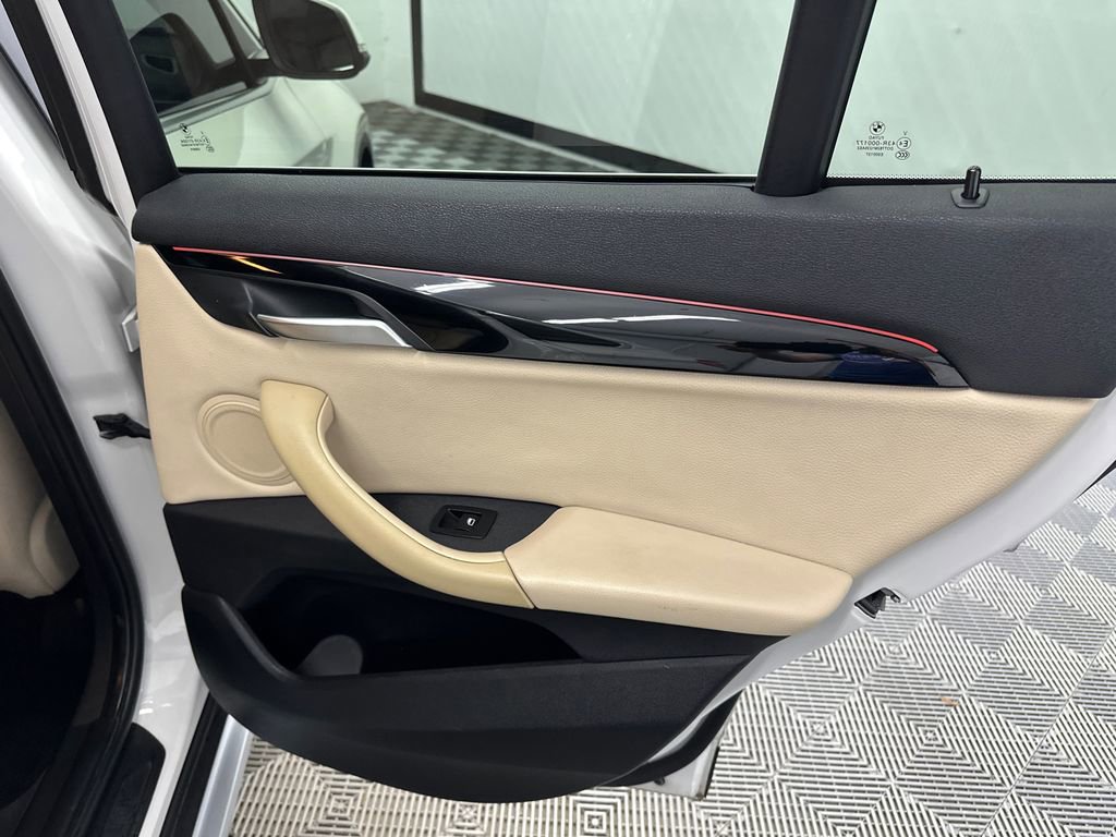 Used 2018 BMW X1 sDrive28i FWD image 17
