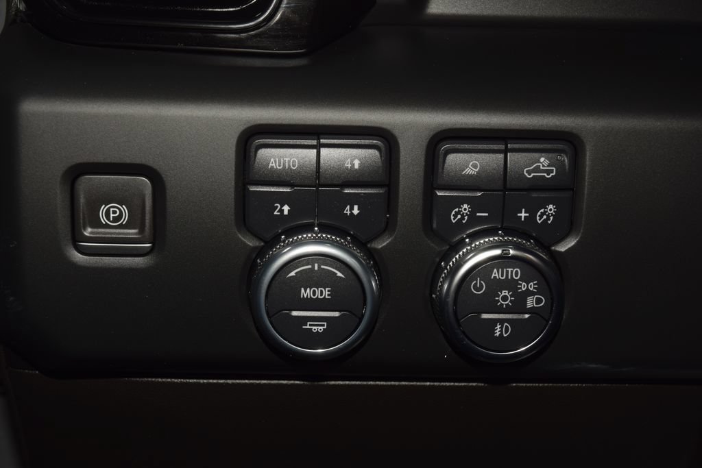 Used 2023 GMC Sierra 1500 AT4 w/ Technology Package AWD/4WD image 36