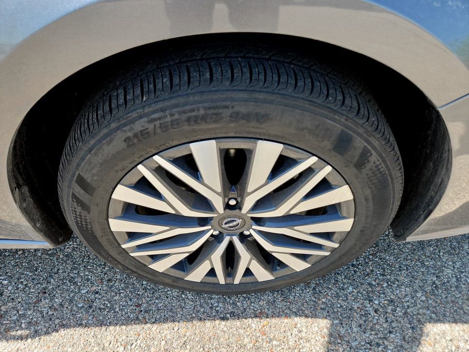 Used 2025 Nissan Altima 2.5 SV FWD image 30