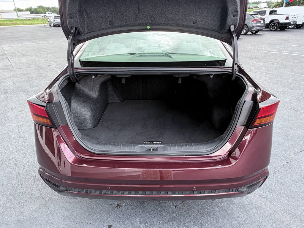 Used 2025 Nissan Altima 2.5 SV FWD image 9