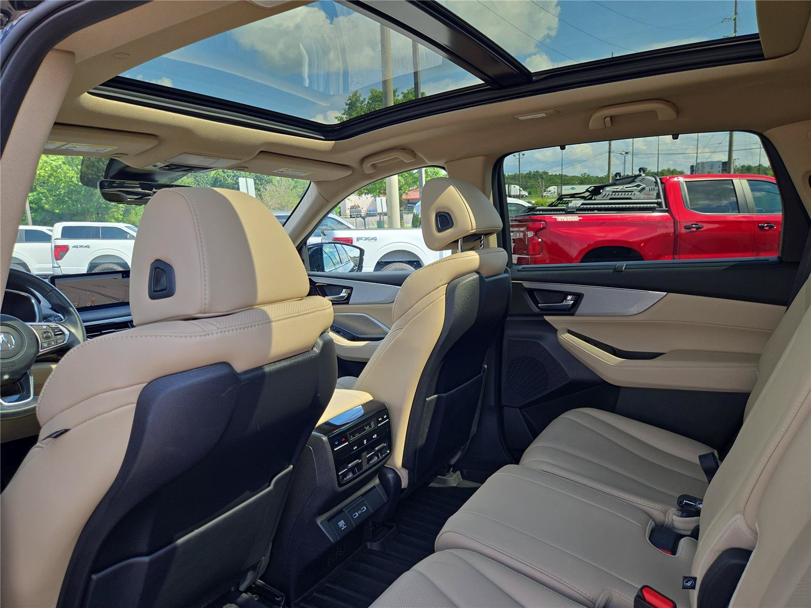 Used 2023 Acura MDX w/ Technology Package FWD image 17