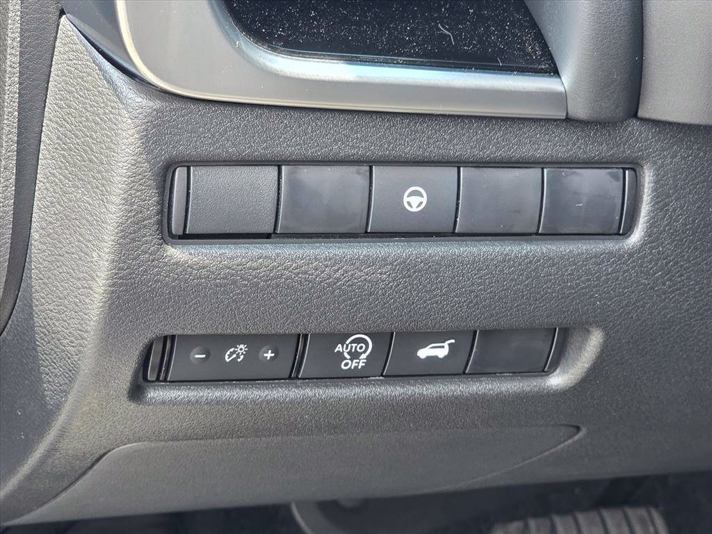 Used 2026 Nissan Rogue SV AWD/4WD image 8
