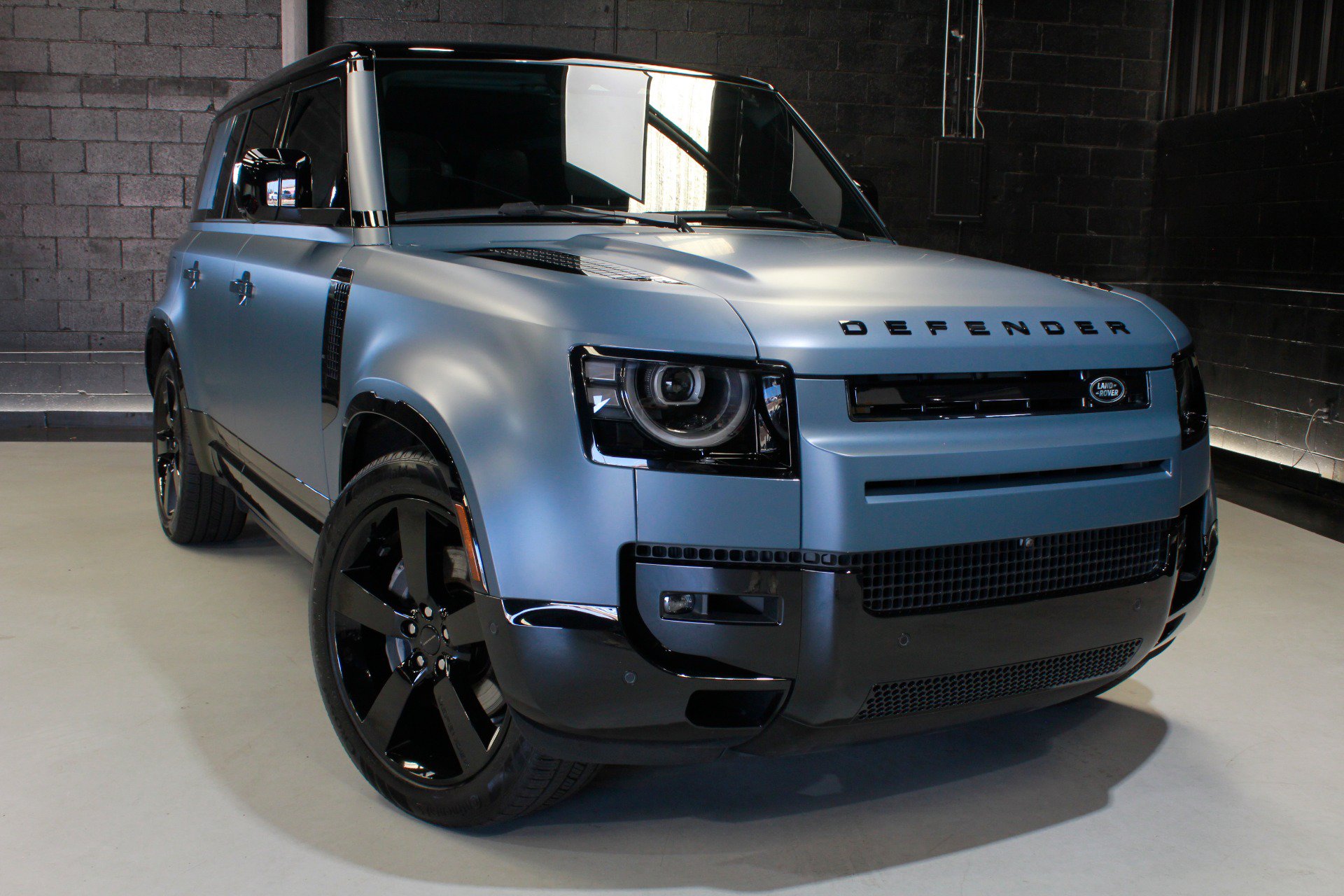 Used 2026 Land Rover Defender 110 X-Dynamic SE AWD/4WD image 13